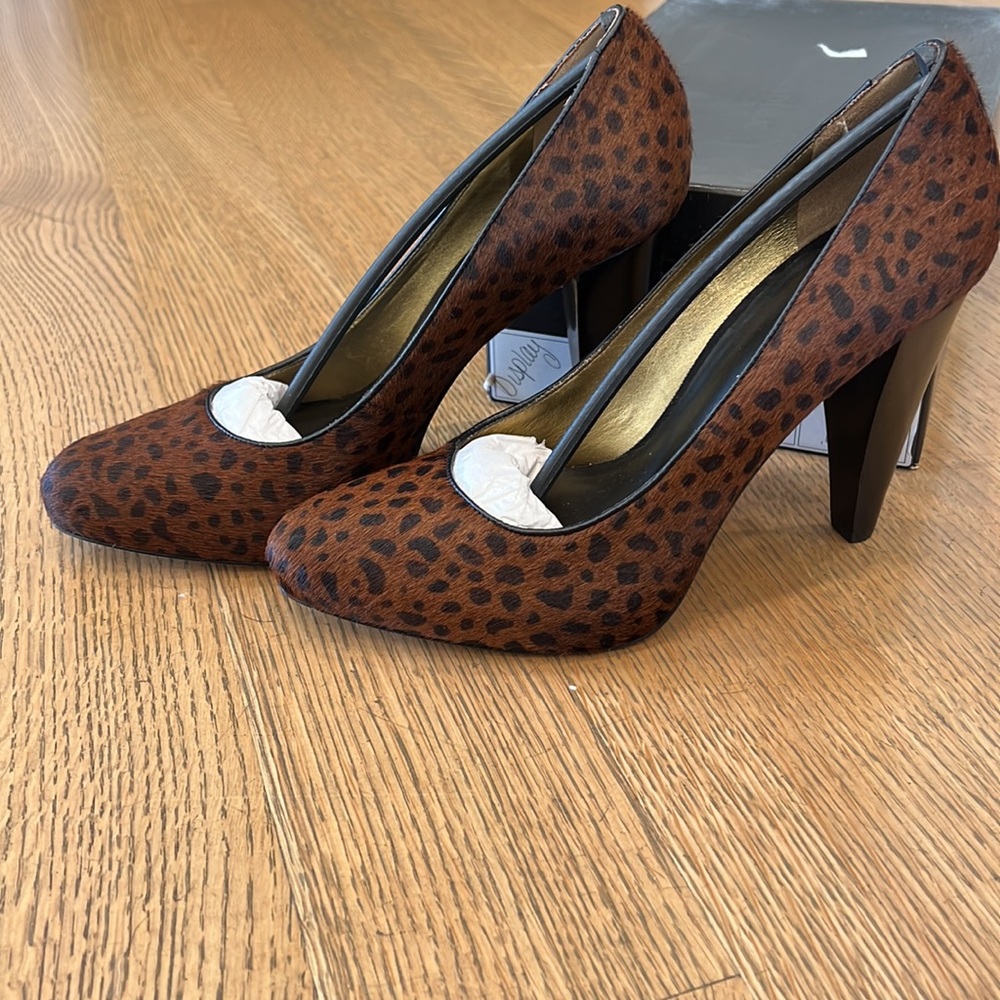 BRAND NEW NEVER WORN Banana Republic LEOPARD PRINT PUMP